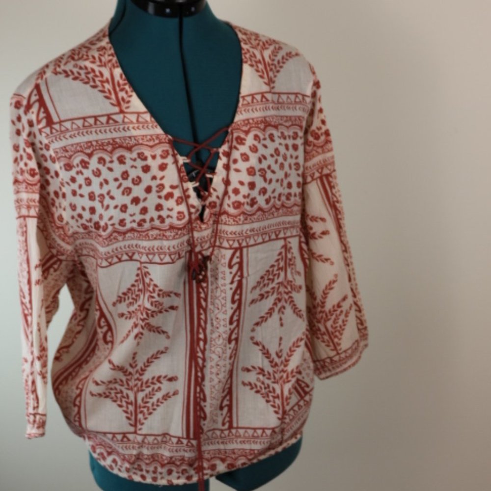 Lucy & Laurel- womans long sleeve blouse